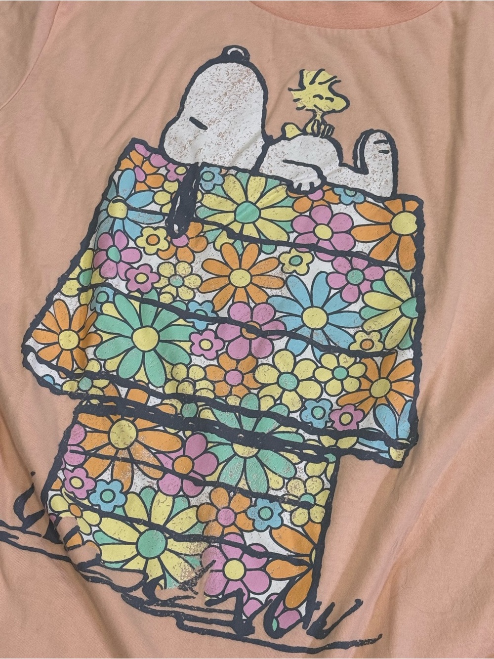 Peanuts Snoopy Tshirt - Picture 2 of 3